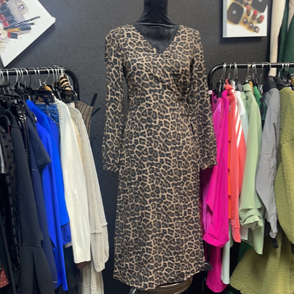 H&M ANIMAL 🦒PRINT WRAP DRESS